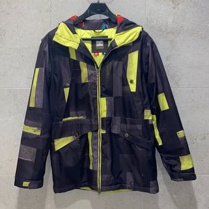 Like new DC Torstein 10k waterproof jacket in men’s medium.